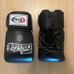 Fairtex Black Boxing/Muay Thai Gloves